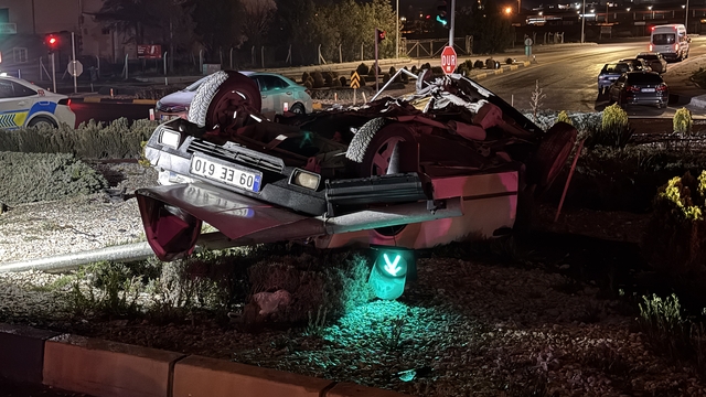 Niğde'de iki otomobilin çarpıştığı kazada 2'si ağır 4 kişi yaralandı