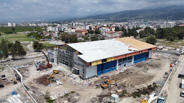Hatay Büyükşehir Belediyesi, Dörtyol'a kapalı spor salonu inşa ediyor