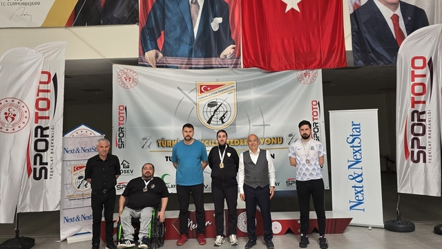 Manisalı Samet Akça'dan Türkiye Şampiyonası'nda madalya yağmuru
