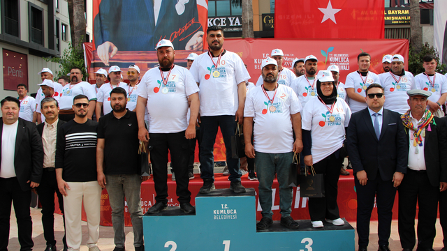 En fazla acı biberi yemek için yarıştılar
