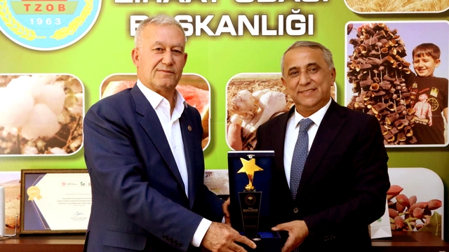 Hasan Altun'dan, İl Müdürü Sağlam'a teşekkür plaketi