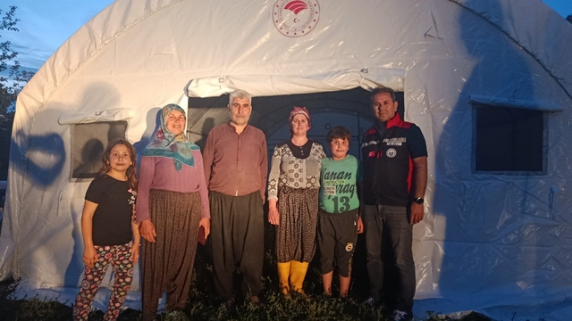 Kozan'da selden etkilenen vatandaşların yaraları sarılıyor