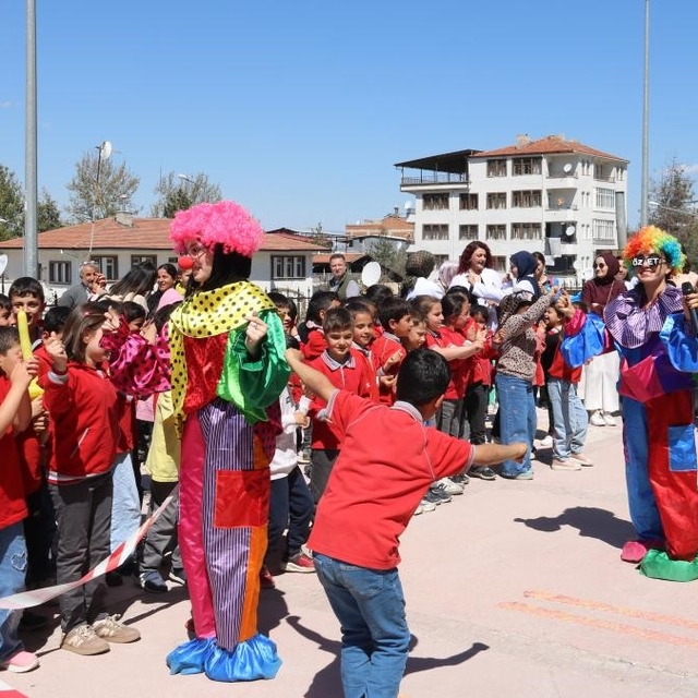 Öğrenciler bilim şenliğinde heyecan dolu bir gün yaşadı