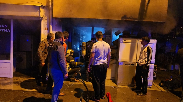 Zonguldak'ta iş yeri çıkan yangında kullanılmaz hale geldi