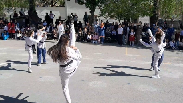 Okul okul gezip sporu sevdiriyorlar
