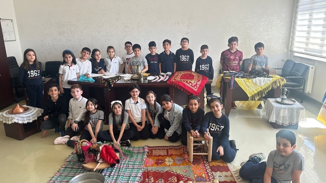 GKV'li öğrencilerden zamanda yolculuk sergisi