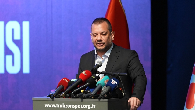 Ertuğrul Erdoğan: "İnşallah sezonu ikinci sırada tamamlarız"
Trabzonspor Başkanı Ertuğrul Erdoğan:
"Avrupa standartlarından bir tesis kazandıracağız"
"Trabzonspor'un yıllık 70 milyon euro açığı var"
Trabzonspor'un borcu: 5 milyar 179 milyon 393 bin lira
Trabzonspor 60. Olağan Divan Genel Kurul Toplantısı düzenlendi