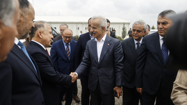 Bakan Uraloğlu, Çeşmeli-Kızkalesi Otoyol Projesi'nde incelemelerde bulundu: