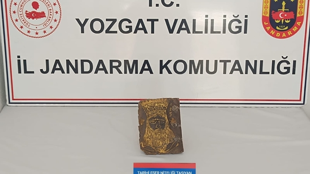 Yozgat'ta Süryanice ve İbranice yazılı, altın işlemeli kitap ele geçirildi
