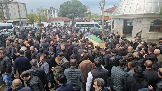Otobüs kazasında hayatını kaybeden Elif, Tekirdağ'da defnedildi
Düğüne gitmek için yola çıkmış