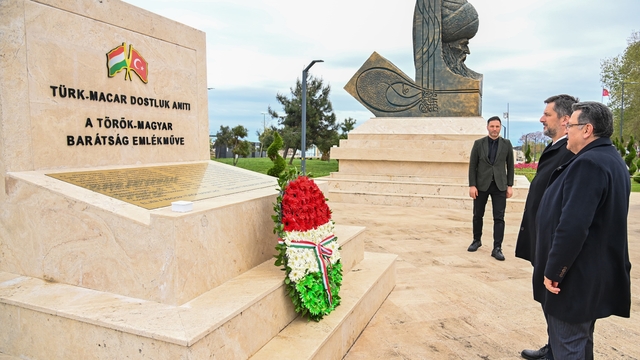 Kanuni Sultan Süleyman doğumunun 531. yıldönümünde Trabzon'da anılıyor
Anma etkinliklerine Macaristan'ın Ankara Büyükelçisi Viktor Matis de katıldı