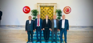 Ölmeztoprak'tan çok yönlü temas
Bakan Güler ile Malatya görüşmesi, mecliste...