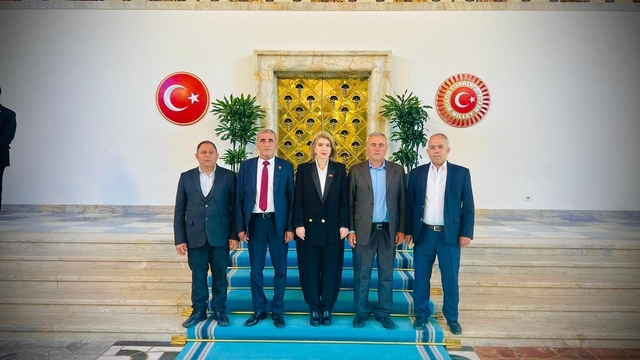 Ölmeztoprak'tan çok yönlü temas
Bakan Güler ile Malatya görüşmesi, mecliste Malatya talepleri