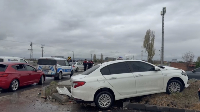 Eskişehir'de iki otomobil çarpıştı: 1 yaralı