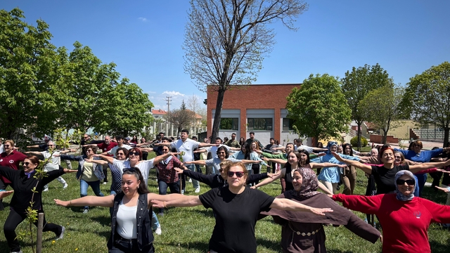Yaşlı bakımı öğrencileri 60+ Tazelenme Üniversitesi'ne konuk oldu