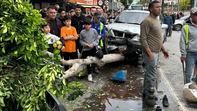 Antalya'da trafik kazasında 4 kişi yaralandı