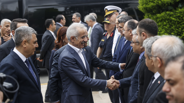 Ulaştırma ve Altyapı Bakanı Uraloğlu, AK Parti Mersin İl Başkanlığını ziyaretinde konuştu: