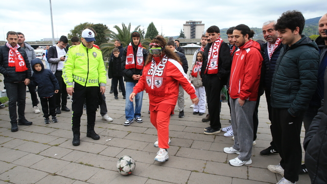 Samsunspor-Galatasaray maçı öncesi taraftarlara trafik güvenliği anlatıldı