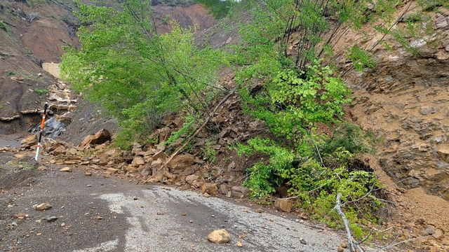 Kastamonu'da heyelan sebebiyle 5 köye ulaşım sağlanan yol kapandı