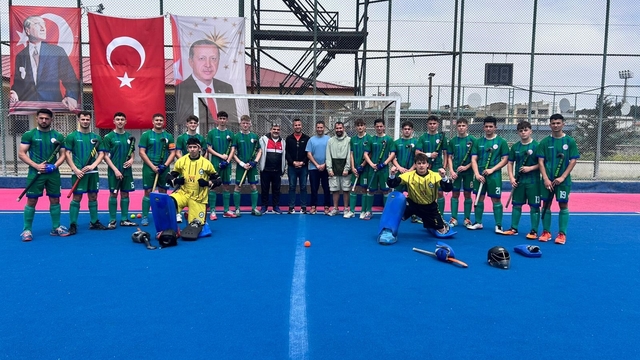 Ardeşen Anadolu İmam Hatip Lisesi, hokeyde Türkiye 3.'sü oldu