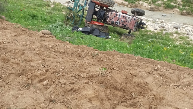 Kilis'te devrilen traktörün sürücüsü öldü
