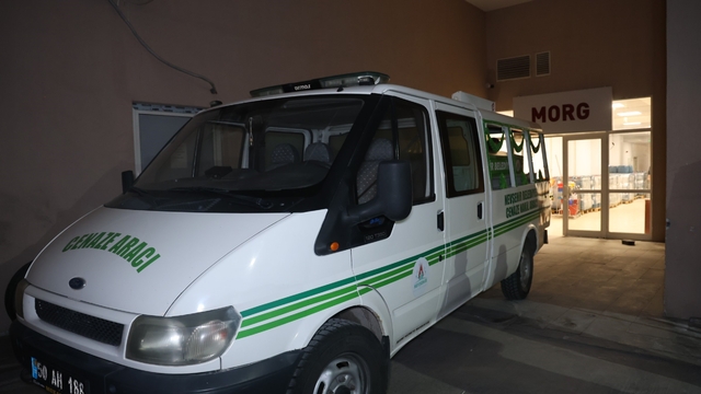 Eşini öldürdükten sonra kendini vurmuştu, tedavi gördüğü hastanede öldü