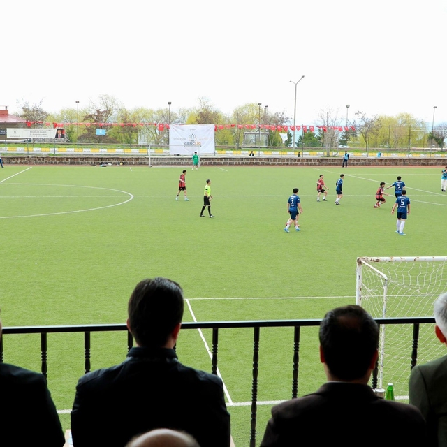 Ahlat'ta liseler arası bölge maçları başladı