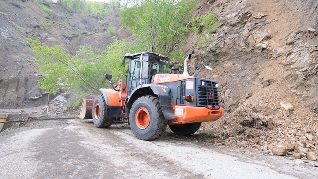 Kastamonu'da heyelan nedeniyle kapanan grup köy yolu ulaşıma açıldı