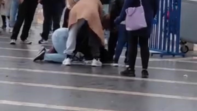 Bursa'da engelli vatandaşa meydan ortasında saldırı: Kadınlar tekme tokat darp etti