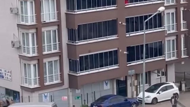 Bursa'da inşaat alanında sopalı kavga: İşçiler birbirine girdi