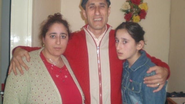 15 yıldır kayıp kızının izini süren gözü yaşlı anne: "Gülistan Doku dosyası ile umutlandık, bir mezar bile insana umuttur"
14 yaşındaki Melike, ablasına YGS formu almak için evden çıktı ve bir daha haber alınamadı
Acılı anne 14 yaşında kaybolan kızının ölü ya da diri bulunacağı günü bekliyor
Fatma Toyguncu: " Faili meçhul dosyalar için kurulduğu açıklanan birim hepimiz için büyük umut oldu"