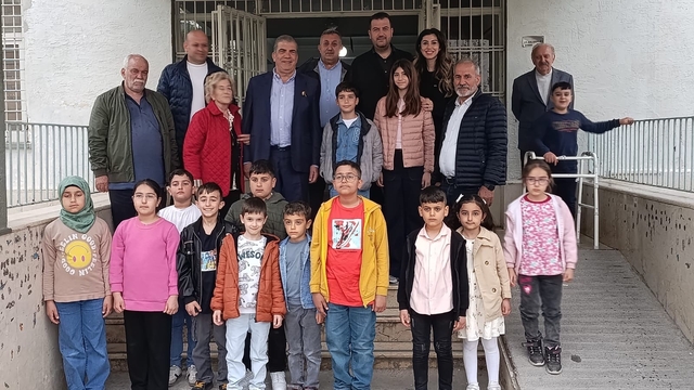 Çermikli iş adamından öğrencilere kırtasiye yardımı