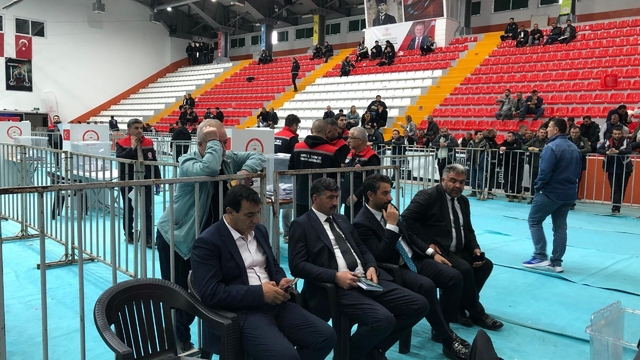 Eren Alp bin 478 oyla yeniden başkan seçildi
Kars Damızlık Sığır Yetiştiricileri Birliği'nde seçim heyecanı
