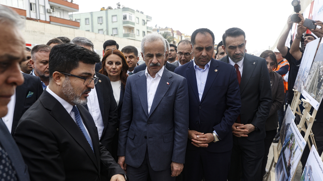 Bakan Uraloğlu, Mersin-Adana-Osmaniye-Gaziantep Hızlı Tren Projesi'nde incelemelerde bulundu