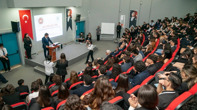 Antalya'da AUMUN'26 başladı: Gençler dünya gündemini tartışıyor