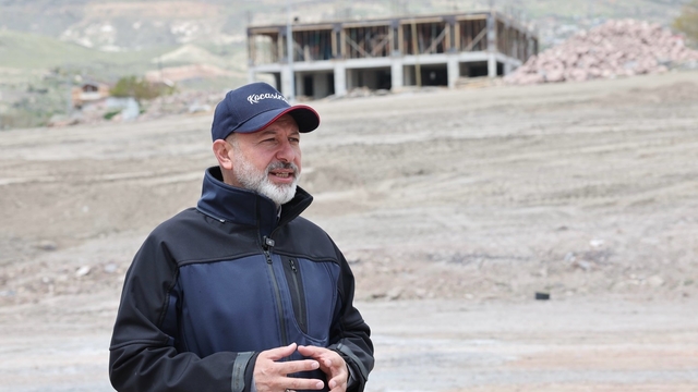 Başkan Çolakbayrakdar'dan kentsel dönüşümde anahtar teslimi ve dev park müjdesi
Başkan Çolakbayrakdar "Erkilet bölgesinde yepyeni bir yaşam alanı inşa ediyoruz"