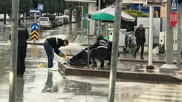 Çaldıkları para ve altınları kaza yaptıkları yerde bırakıp kaçtılar