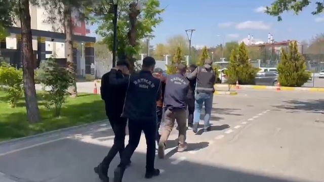 Batman'da silah operasyonu: 13 tabanca ele geçirildi