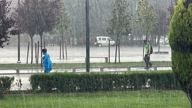 800 metre üzeri rakımlarda kar yağışı bekleniyor
Batı Karadeniz'de sağanak yağış uyarısı