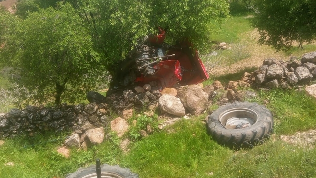 Gercüş'te traktör uçuruma yuvarlandı, sürücü atlayarak kurtuldu
