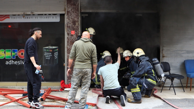 Antalya'da sünger dolu depoda  korkutan yangın