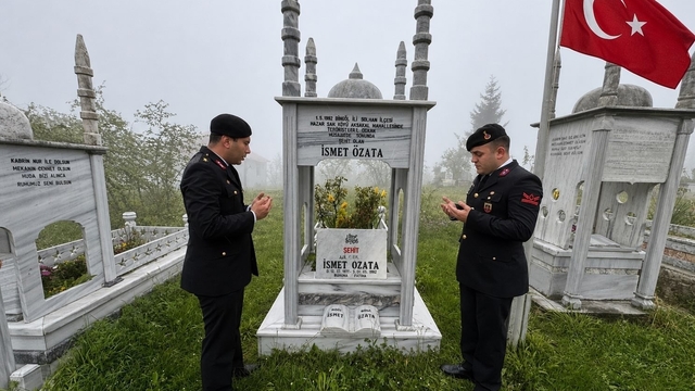 Jandarma şehit Özata kabri başında andı