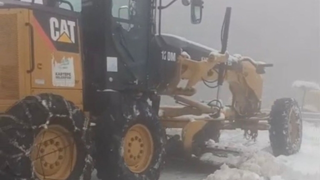 Kartepe'de bahar ayında kar ve buzlanma mesaisi