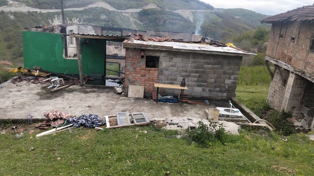 Zonguldak'ta çıkan yangın yaşlı çiftin evini küle çevirdi