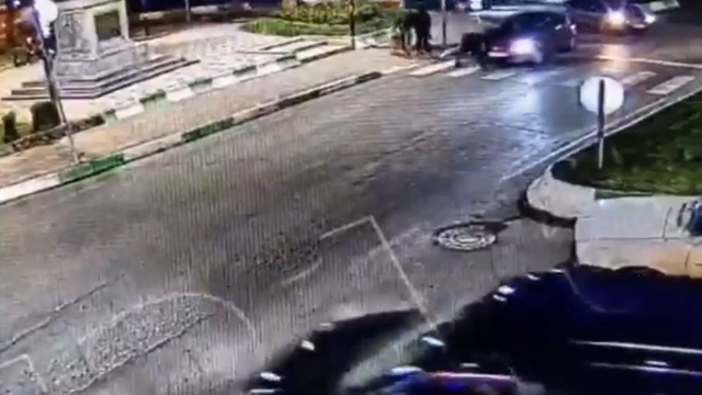 Otomobilin yayaya çarpma anı güvenlik kamerasında: 1 ölü
Yaya geçidinde otomobilin çarptığı yaşlı adam hayatını kaybetti