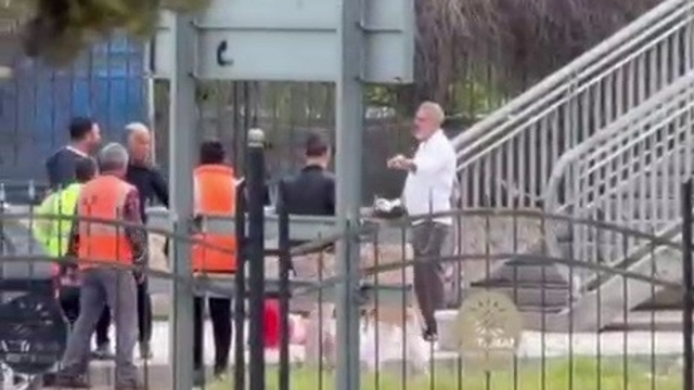 Kavga eden şahısları vatandaşlar ayırdı
