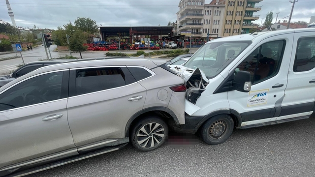 Çorum'da 3 araç çarpıştı: 2 yaralı