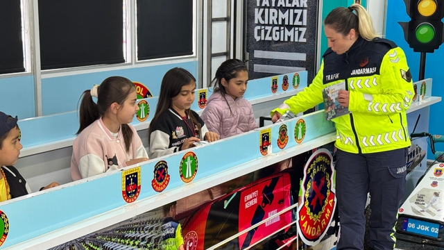Jandarma Genel Komutanlığınca Başkent'te Trafik Haftası etkinliği düzenlendi
