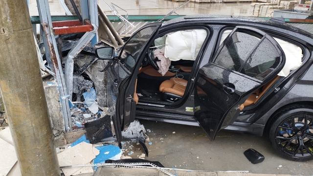 Burdur'da otomobil yoldan çıktı: 2 yaralı