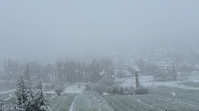 Burdur'un yüksek kesimlerine kar yağdı